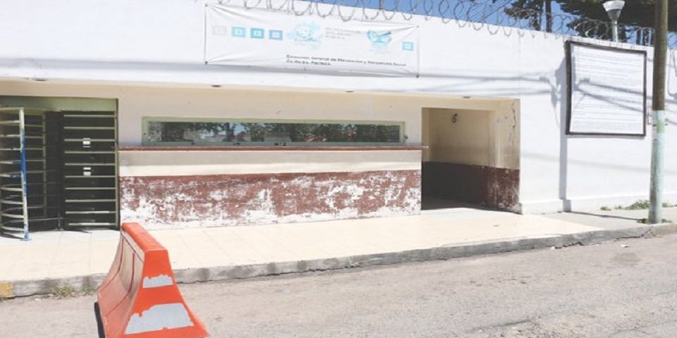 Catean Cereso de Pachuca. Aseguran armas blancas y solventes