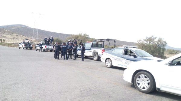 Linchan en Puebla a presunto ladrón y retienen a dos más - Chapulco-Linchamiento-2