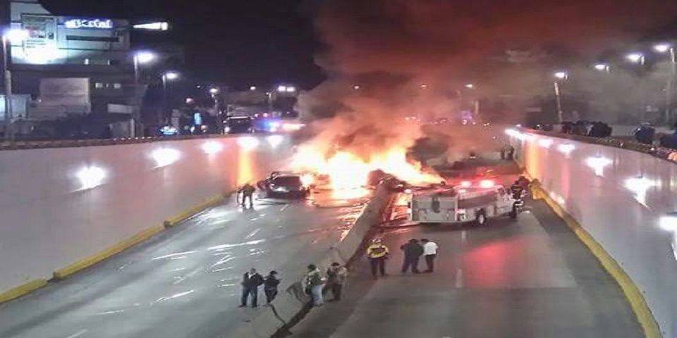 Choque en Xalapa deja tres vehículos incendiados