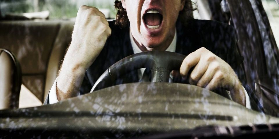 Estudio señala que conducir enojado aumenta diez veces el riesgo de choque