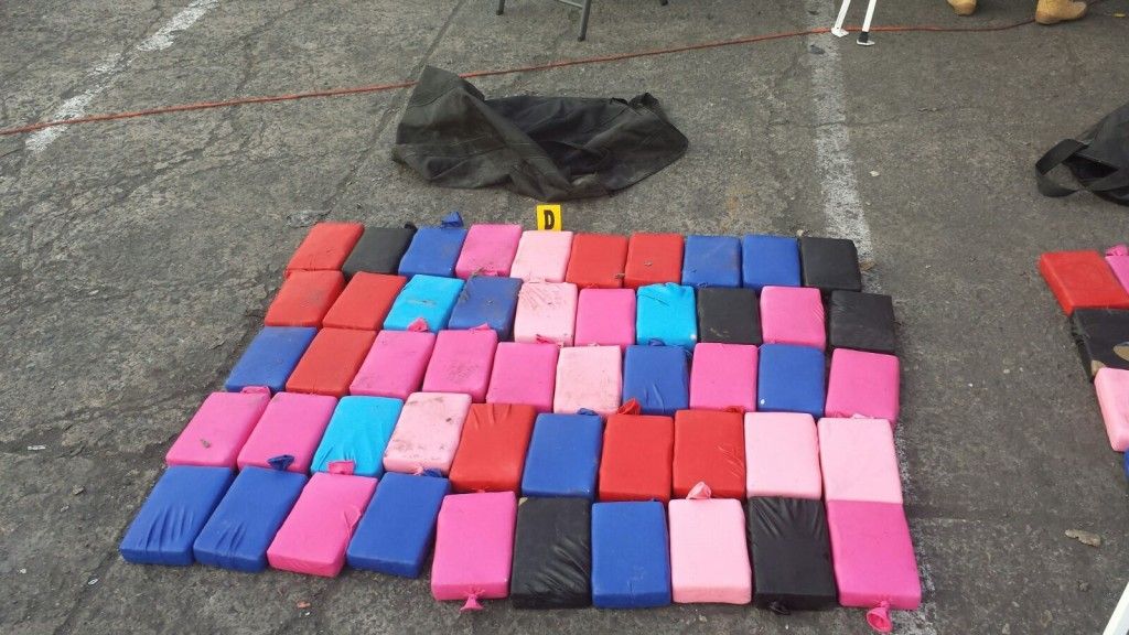 Asegura PGR 400 kilos de cocaína en Puerto de Manzanillo - Contenedores-Cocaína-Colima-Manzanillo-2-1024x576