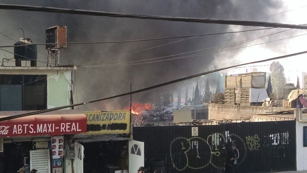 Se incendia corralón de Cuautitlán Izcalli - Cuautitlán-Izcalli-Incendio-2-1024x577