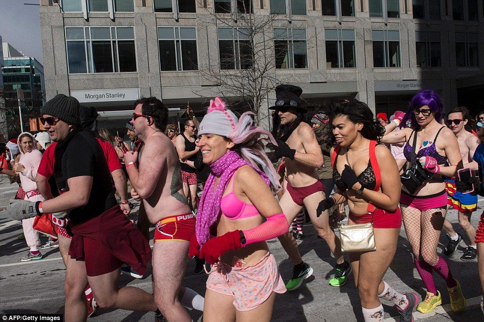 Nueva York vive su 14 de febrero más frío en 100 años - Cupids-Undie-Run-1