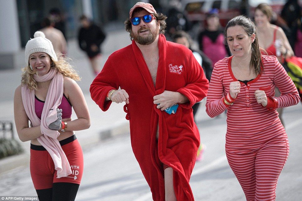 Nueva York vive su 14 de febrero más frío en 100 años - Cupids-Undie-Run-3