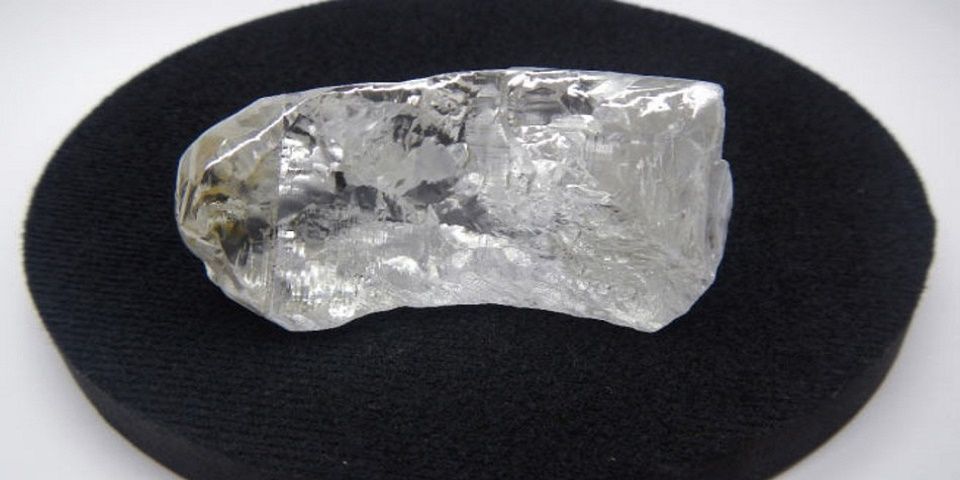 Encuentran enorme diamante de 404 quilates