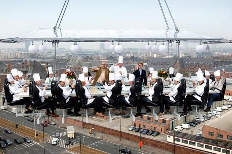 Guatemala inaugura un restaurante flotante a 40 metros de altura - Dinner-in-the-Sky-3