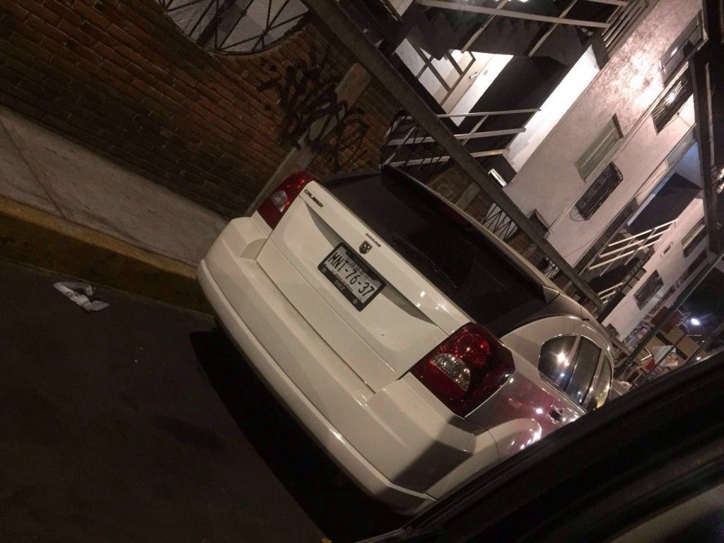 Video: dejan inconsciente a joven en la colonia Roma - Dodge-Caliber-Golpiza-Roma-2-1024x768