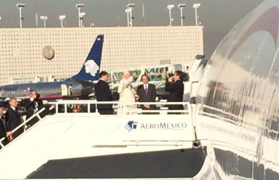 La tripulación que acompañará al papa Francisco a Roma - Dreamliner-Aeromexico-Misionero-de-la-paz3