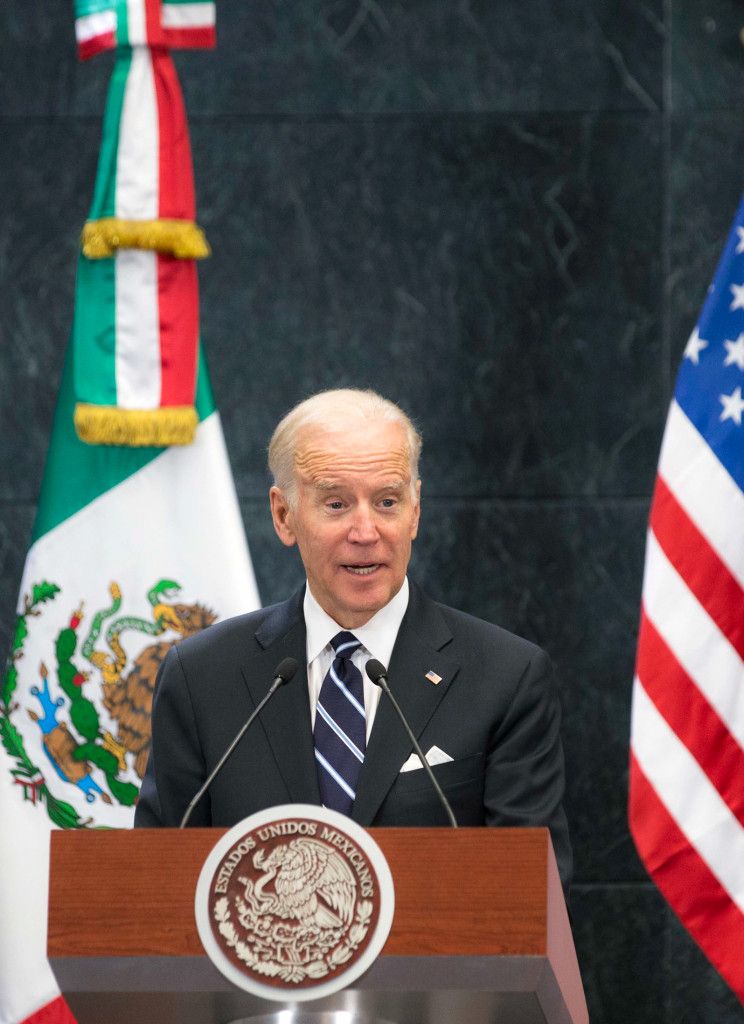 Siento la obligación de ofrecer disculpas por dichos contra México: Biden - EPN-Biden-15-744x1024