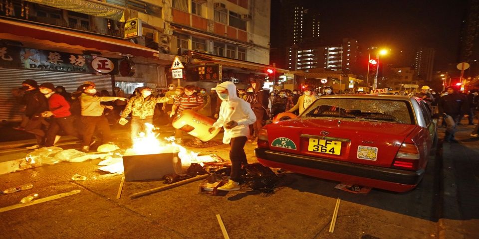 Enfrentamientos en Hong Kong deja decenas de heridos