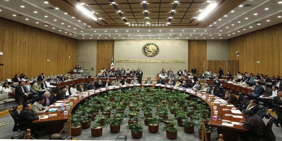 INE multa a partidos políticos por 424 mdp