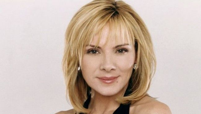 Joven estrella su automóvil contra la casa de Kim Cattrall Joven estrella su automóvil contra la casa de Kim Cattrall