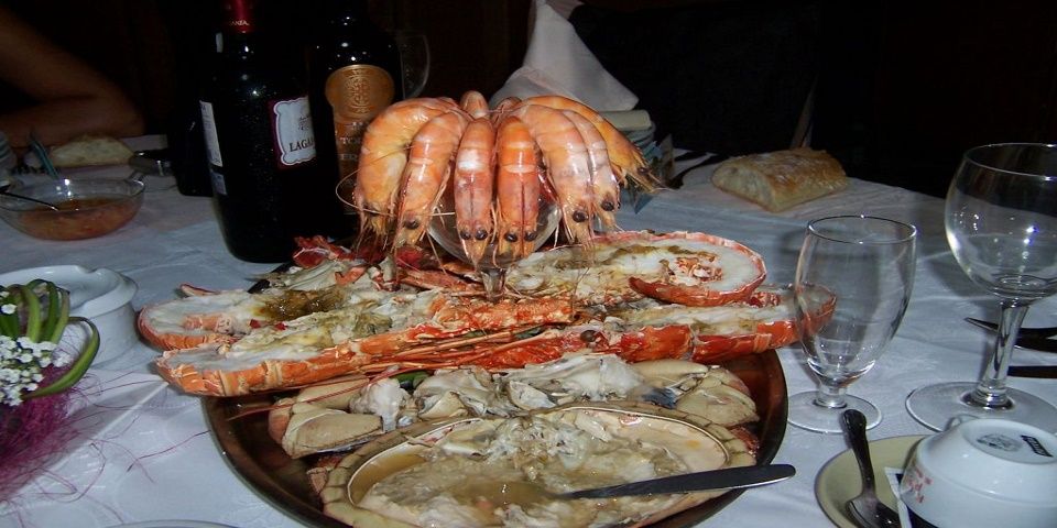 Intoxicados cuatro funcionarios tras comida oficial Intoxicados cuatro funcionarios tras comida oficial