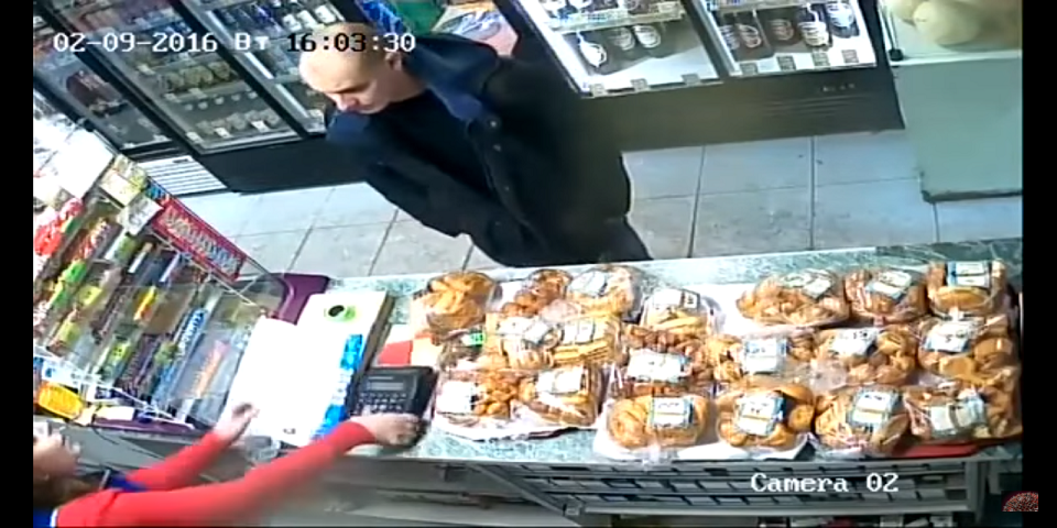 Video: calculadora impide robo en una tienda