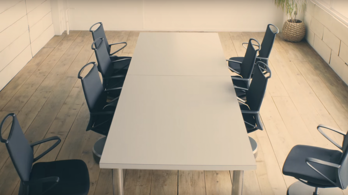 Empresa automotriz crea sillas que regresan a su sitio con una palmada - Nissan-Intelligent-Parking-Chair-2