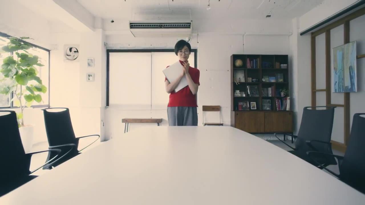 Empresa automotriz crea sillas que regresan a su sitio con una palmada - Nissan-Intelligent-Parking-Chair-4