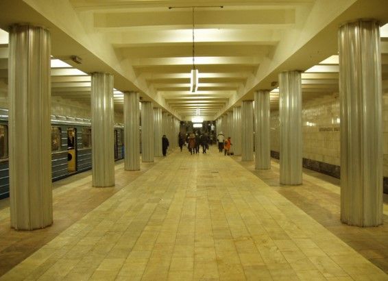 Video: detienen a mujer con cabeza humana en Moscú - Oktyabrskoe-Pole-metro