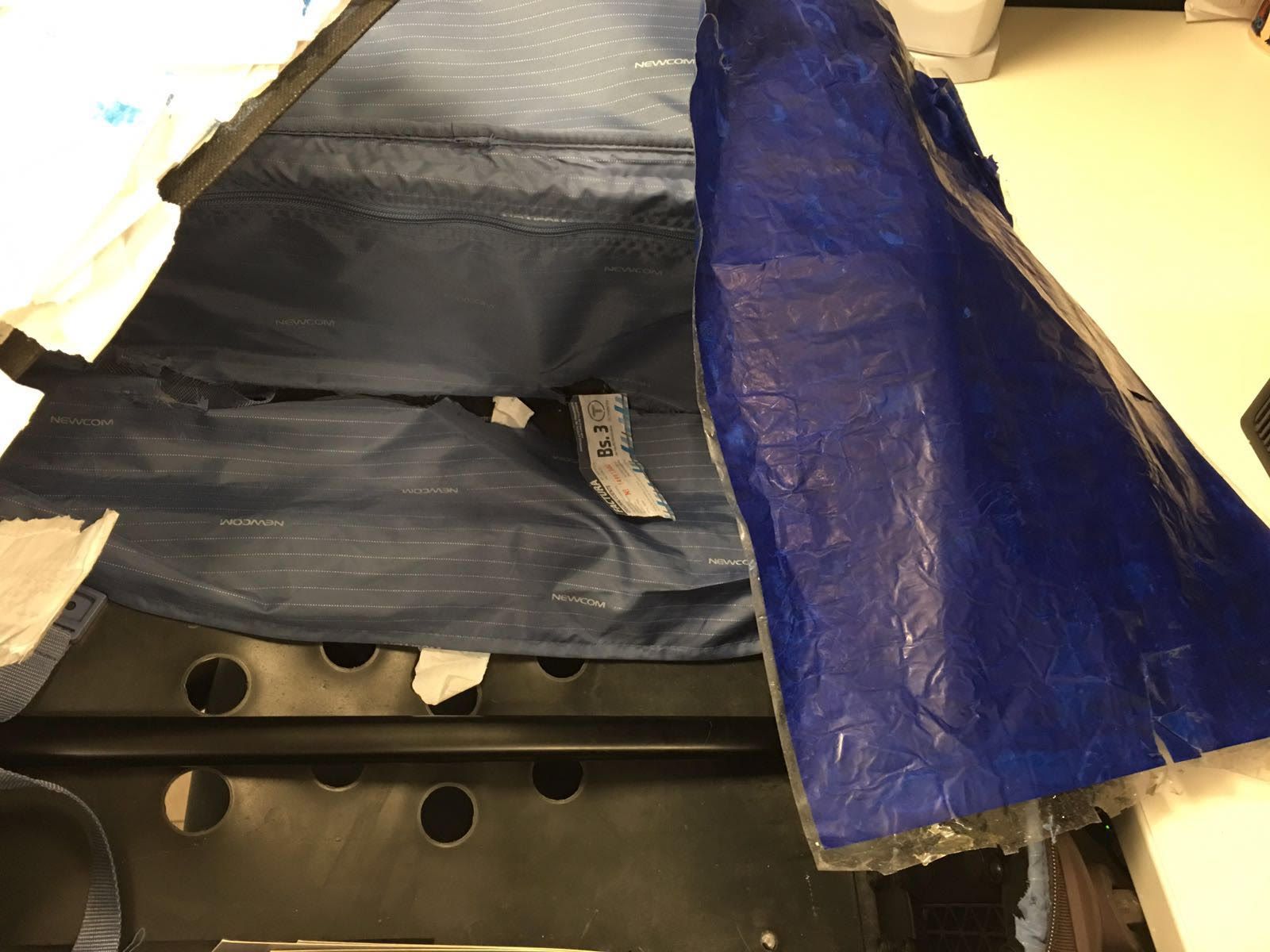 PGR decomisó más de 294 mil dólares falsos en el AICM