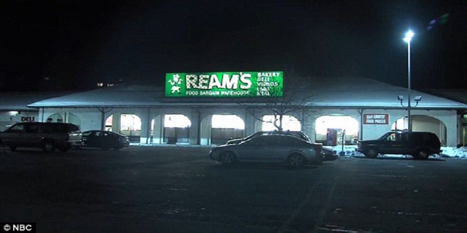 Muere mujer tras caer en batidora industrial