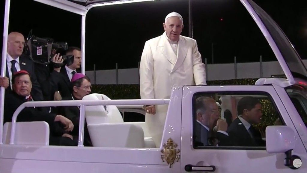 El papa Francisco llega a México - Papa-Papamovil-2-1024x576