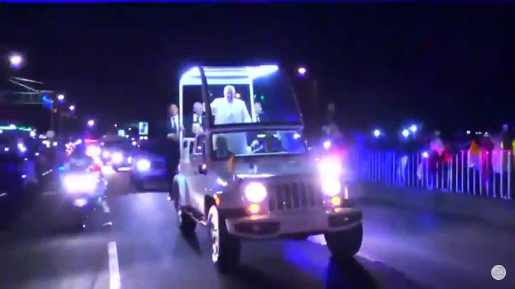 El papa Francisco llega a México - Papa-Papamovil-3-1024x576