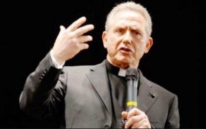 Detienen a sacerdote argentino por fraude Detienen a sacerdote argentino por fraude