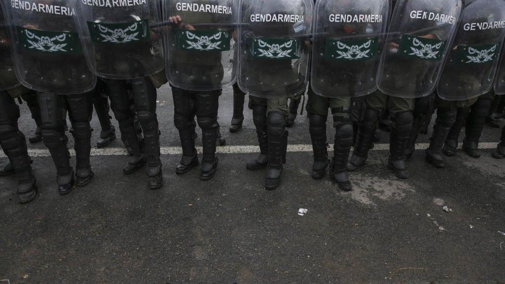 Protocolo de seguridad aumenta tensión social en Argentina tras riesgo de represión - Policía-Argentina-1024x576