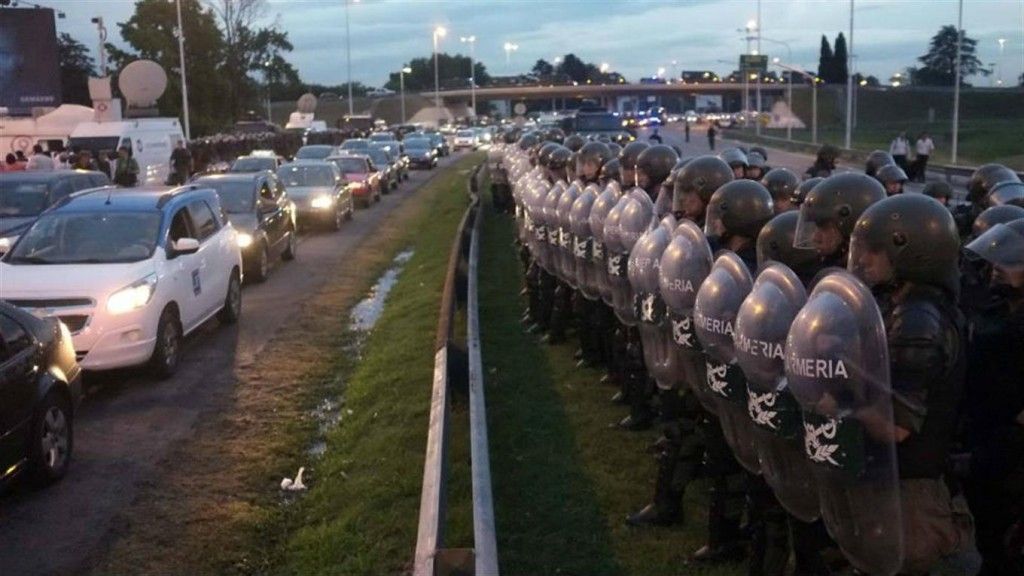 Protocolo de seguridad aumenta tensión social en Argentina tras riesgo de represión - Policía-Argentina-2-1024x576
