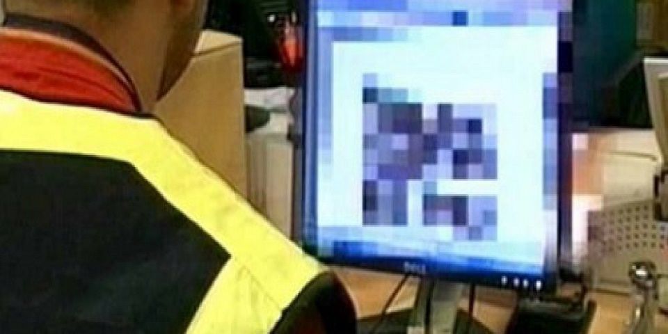 Detienen a una persona con pornografía infantil en la Doctores