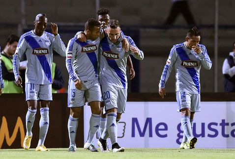 Pumas gana en su regreso a la Libertadores - Pumas-Emelec-duelo-goles-CU_MILIMA20160218_0410_11