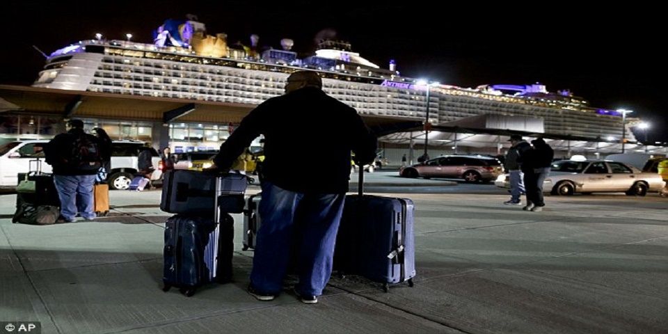 Pensé que jamás volvería a ver a mi familia: pasajero de Royal Caribbean
