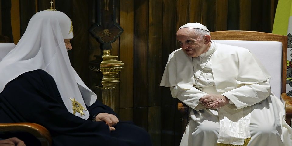 Papa Francisco y líder ortodoxo intercambian regalos