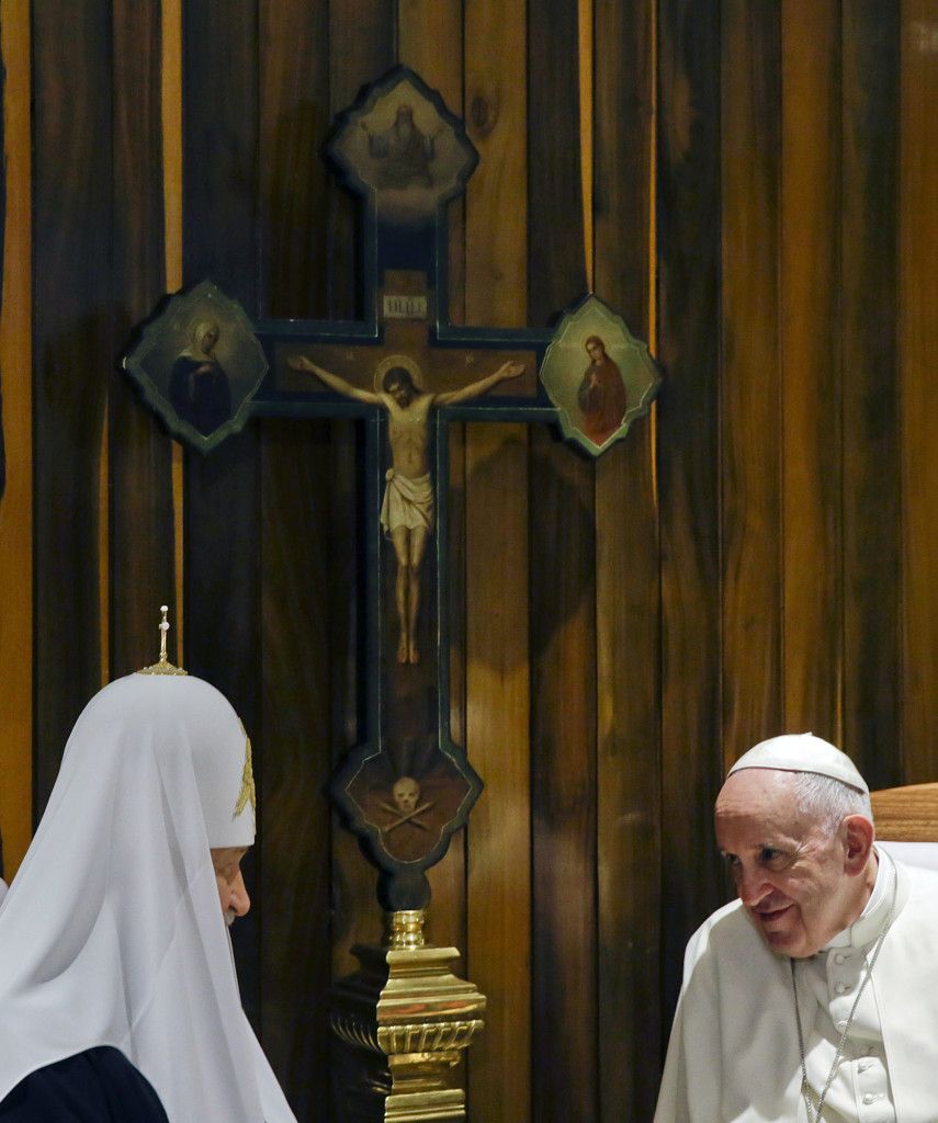 Papa Francisco y líder ortodoxo intercambian regalos - SOP_AP_SPANI_SPAN__CUB_SPANGB103_PAPA_PATRIARCA__adan.delacruz@lopezdoriga.com_4-855x1024