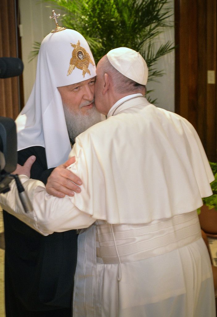 Papa Francisco y líder ortodoxo intercambian regalos - SOP_AP_SPANI_SPAN__CUB_SPANXEM109_PAPA_PATRIARCA__adan.delacruz@lopezdoriga.com_1-702x1024
