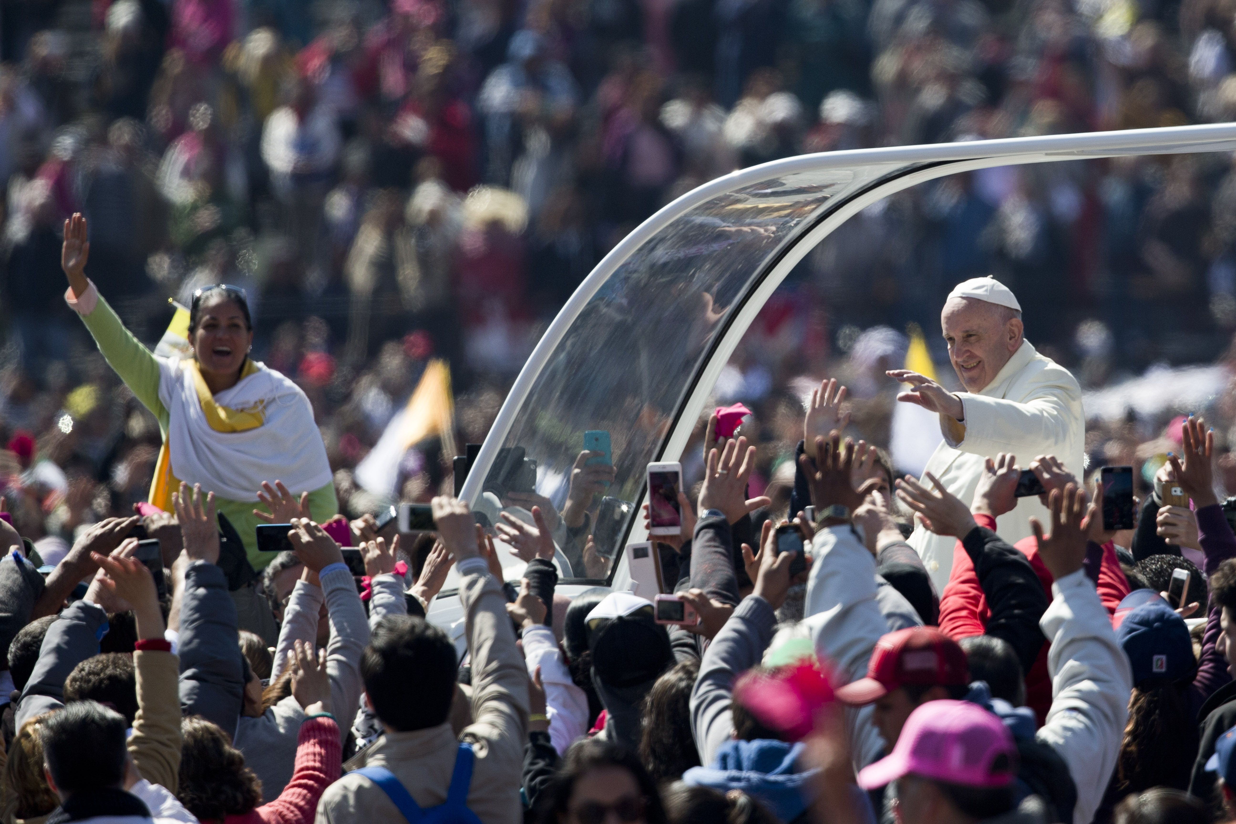 Galería: el papa Francisco en la Basílica de Guadalupe - SOP_AP_SPANI_SPAN__MEX_SPANXMC117_PAPA_MEXICO__adan.delacruz@lopezdoriga.com_5