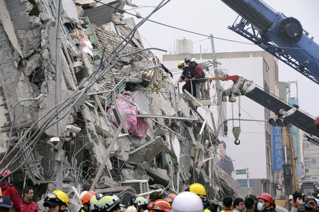 Catorce muertos y cientos de desaparecidos tras sismo en Taiwán - SOP_AP_SPANI_SPAN__TWN_SPANXIN801_TAIWAN_TERREMOTO__adan.delacruz@lopezdoriga.com_1-1024x680