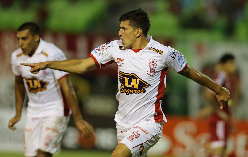 Se accidenta autobús de equipo de futbol de Argentina - SOP_AP_SPANS_SPANSOC_SPANWSOC__VEN_SPANXFLL115_LIB...__adan.delacruz@lopezdoriga.com_4-1024x650