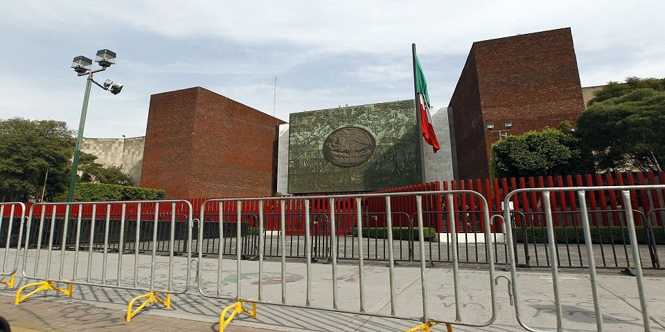 Diputados trabajarán medio día por visita papal