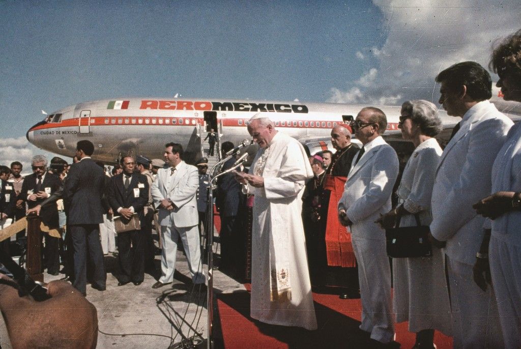 Aeroméxico presenta sitio web por visita papal - Scan006-b-1024x686