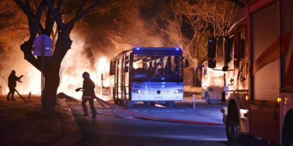 Explosión de coche bomba deja 28 muertos y 61 heridos en Turquía