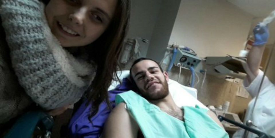 Médico salva la vida de futbolista en pleno juego