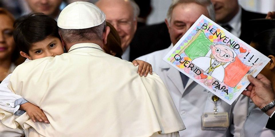 Francisco genera tranquilidad en niños del Hospital Federico Gómez