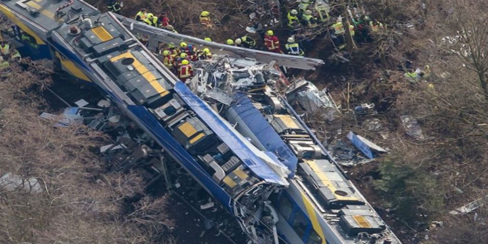 Choque de trenes en Alemania deja al menos 10 muertos y 150 heridos