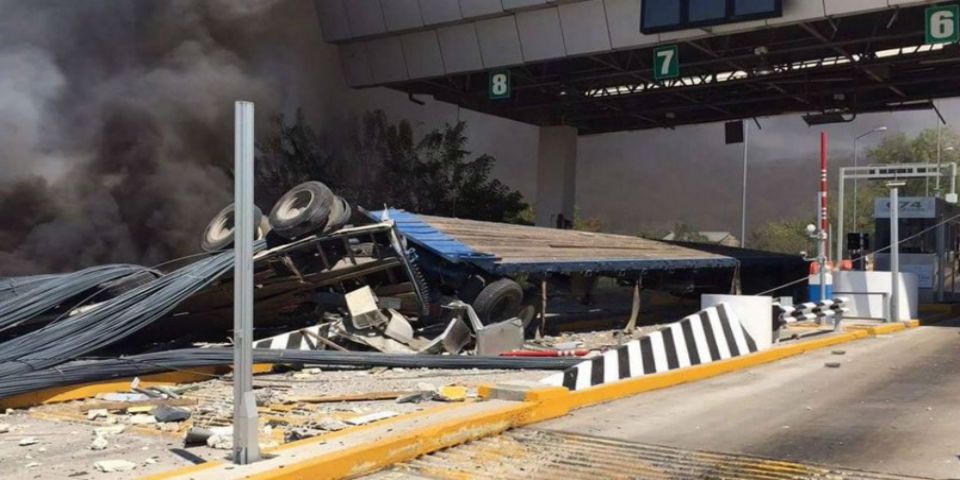 Vuelca tráiler en la México-Acapulco Vuelca tráiler en la México-Acapulco