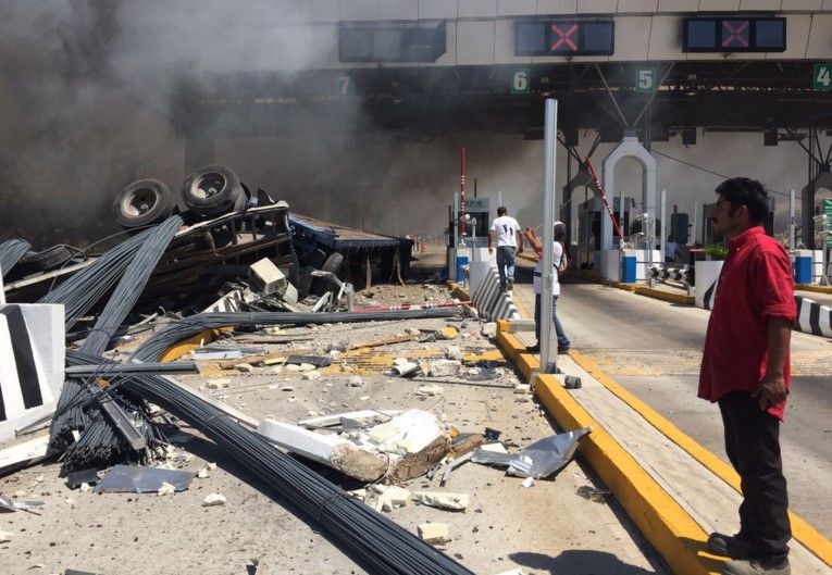 Vuelca tráiler en la México-Acapulco - Screenshot_29-2