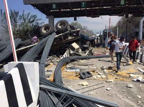 Vuelca tráiler en la México-Acapulco - Screenshot_32-2