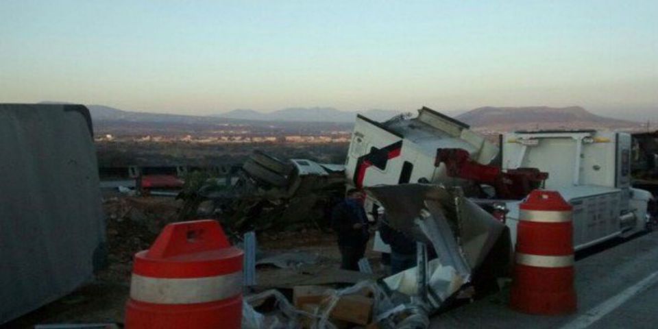 Doble accidente vial en la autopista México-Querétaro