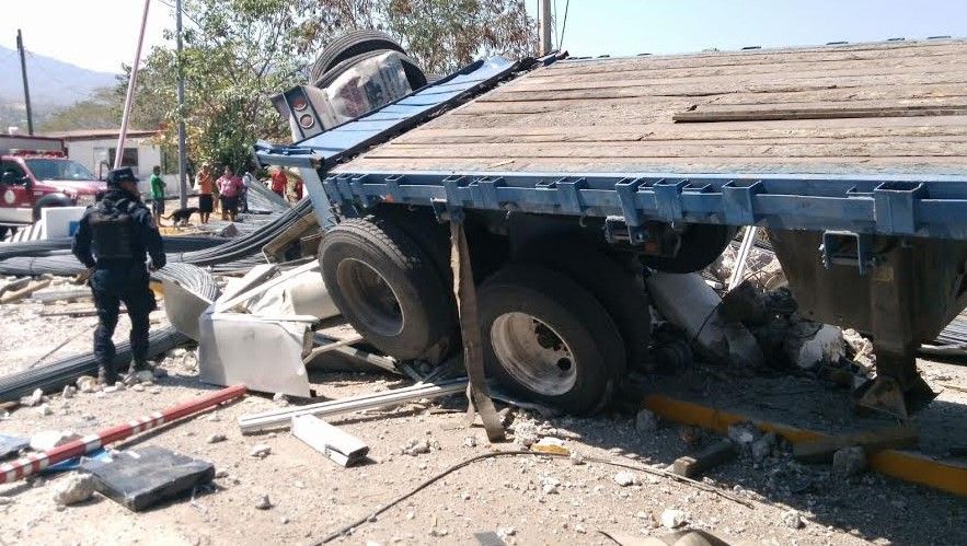 Vuelca tráiler en la México-Acapulco - Screenshot_35-1