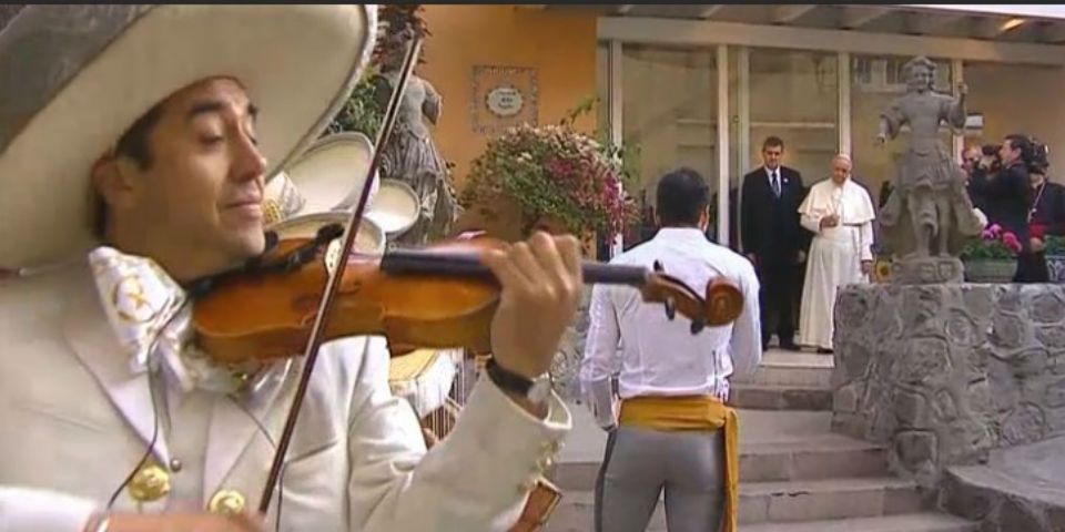 Despiden al papa Francisco con mariachi de la Ciudad de México