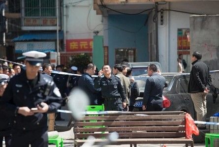 Hombre armado agredió a 10 niños en China - Screenshot_7-9